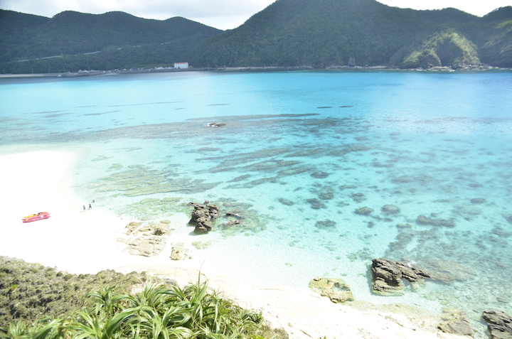 渡嘉敷島自慢のケラマブルーの海でシーカヤック＆無人島体験ツアー