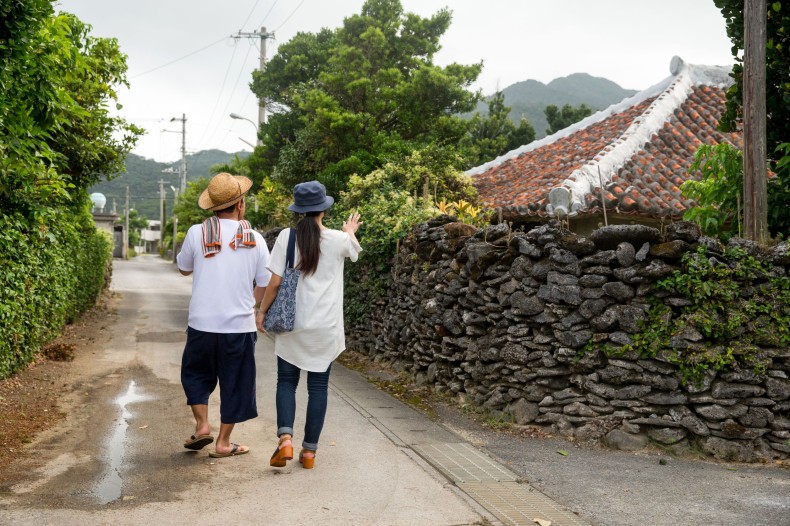 旅人の憧れ 沖縄の原風景が残る伊平屋島で 歴史探訪と島食材の料理体験