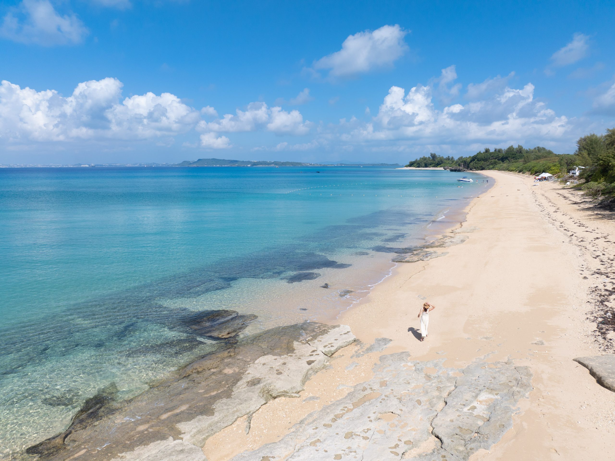 朝も昼も夜も、しまさんぽ。沖縄の離島で出会うとっておきの時間