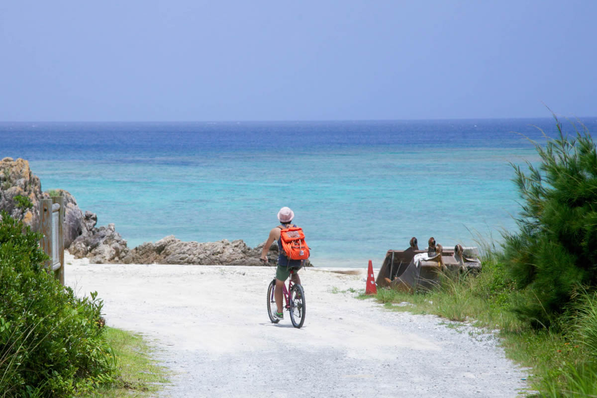沖縄の原風景が残る伊是名島で、雄大な自然のパワーを感じながらゆったりサイクリング